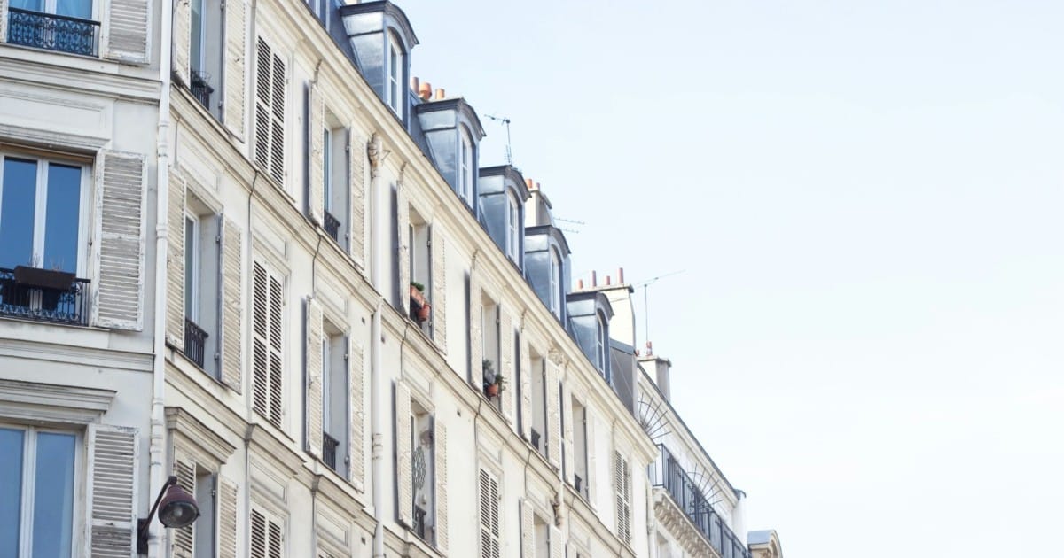 découvrez les défis du logement à paris : pénurie, coûts élevés et options limitées. informez-vous sur les solutions et les ressources disponibles pour surmonter ces obstacles et trouver un logement adapté dans la capitale.