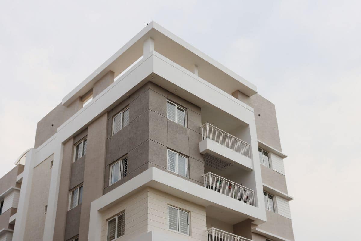 Découvrez comment acquérir un bien immobilier à moitié prix grâce à cette astuce surprenante !