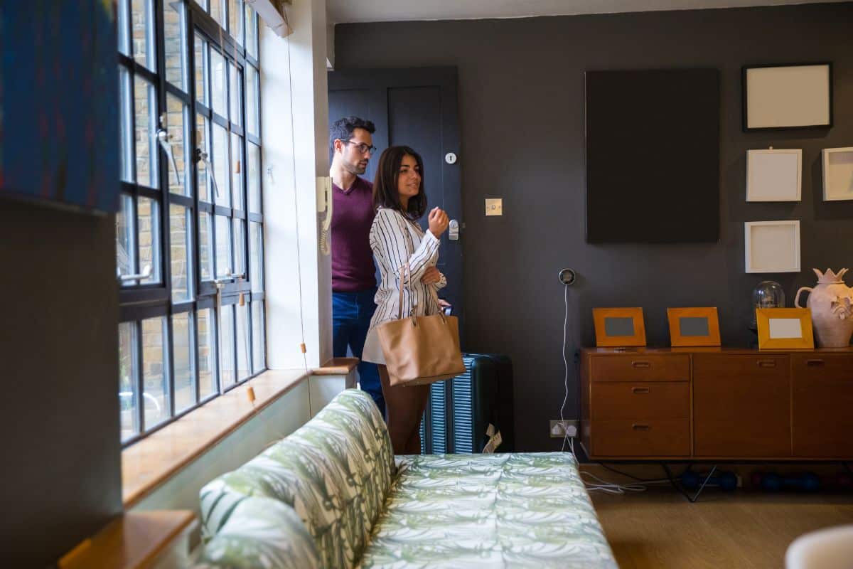 Les pratiques clandestines des propriétaires d’Airbnb : comment ils passent au travers des filets de la réglementation parisienne