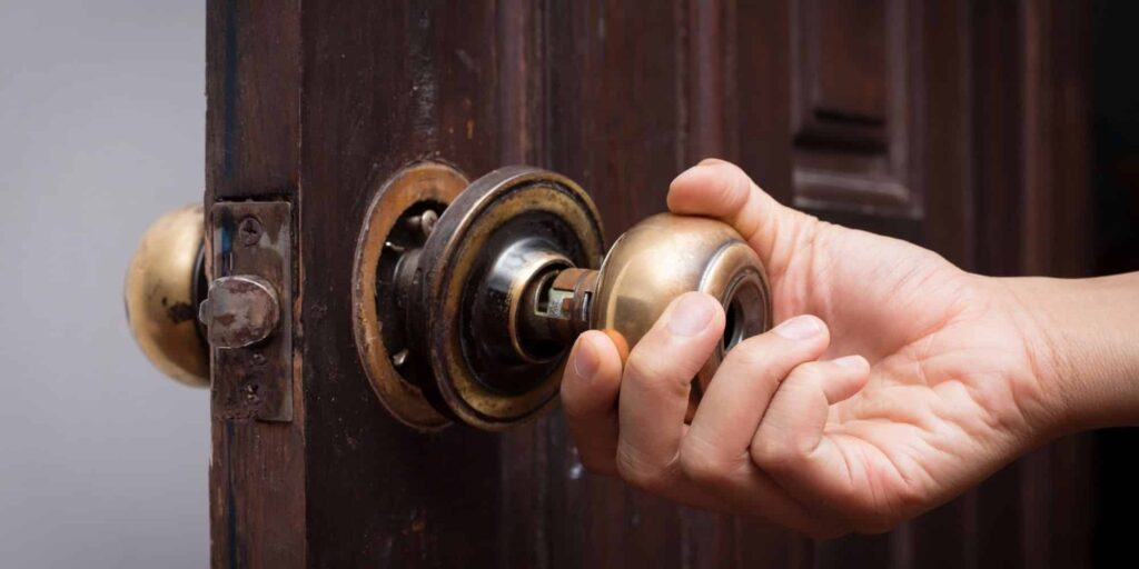 découvrez comment changer une serrure sans consentement de manière légale et sécurisée. notre guide vous explique les étapes essentielles à suivre tout en respectant la loi. protégez votre domicile et sécurisez vos biens en toute sérénité.