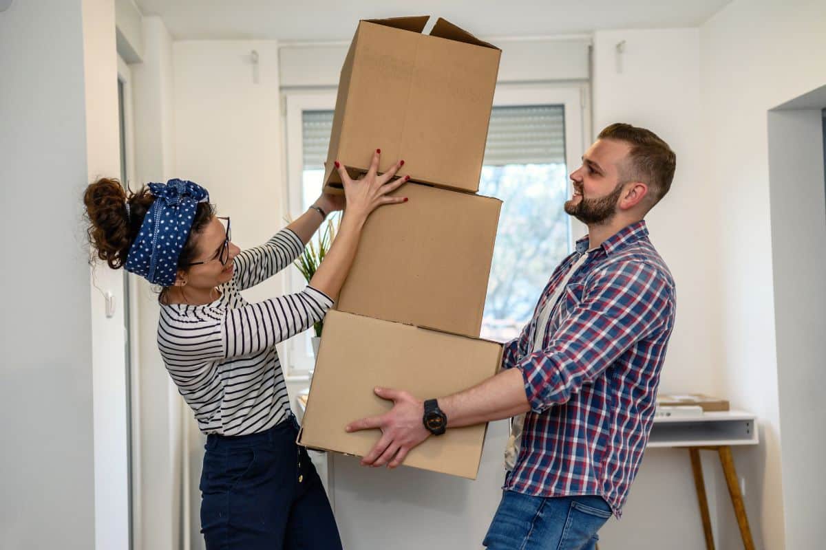 Établir un relais colis chez soi : les précautions à prendre en raison des règlements de copropriété !