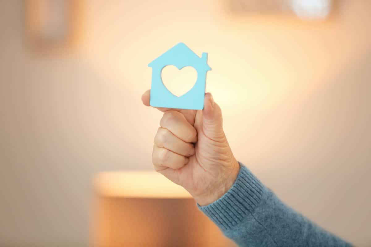 Peut-on hériter du bail HLM de ses parents ? Guide pratique et démarches à suivre.